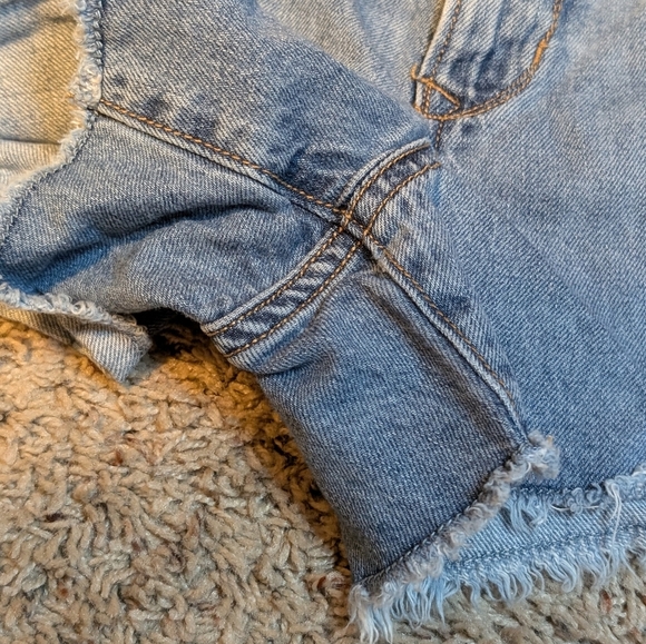 Old Navy “The Diva” Distressed Denim Shorts - Picture 7 of 11
